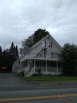 32 S Main St in Chester, VT - Building Photo
