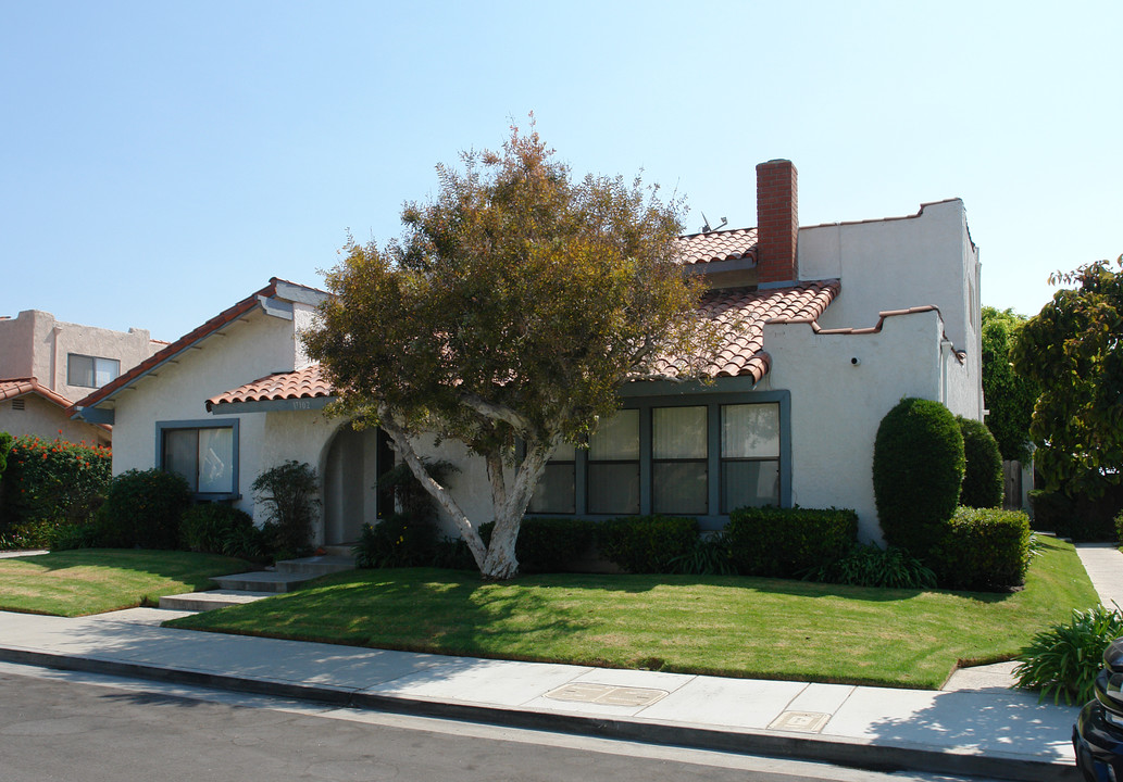 Harbor Bluffs Apartments in Huntington Beach, CA - Building Photo