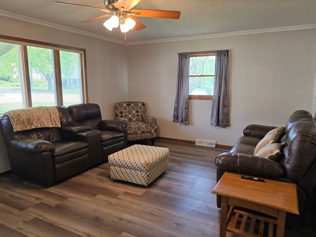 220 8th St NE in Oelwein, IA - Building Photo - Building Photo