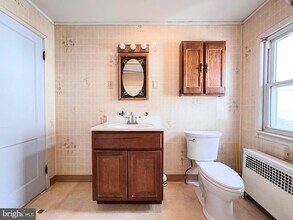 2203 Fairview Ave in Easton, PA - Building Photo - Building Photo