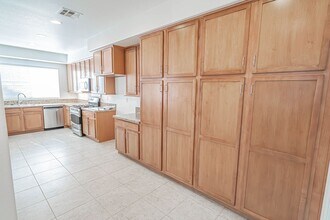 23939 Brescia Dr in Santa Clarita, CA - Building Photo - Building Photo