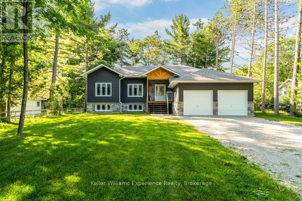 40 Lindale Ave in Tiny, ON - Building Photo