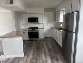 216 E Hudson St in Long Beach, NY - Building Photo - Building Photo