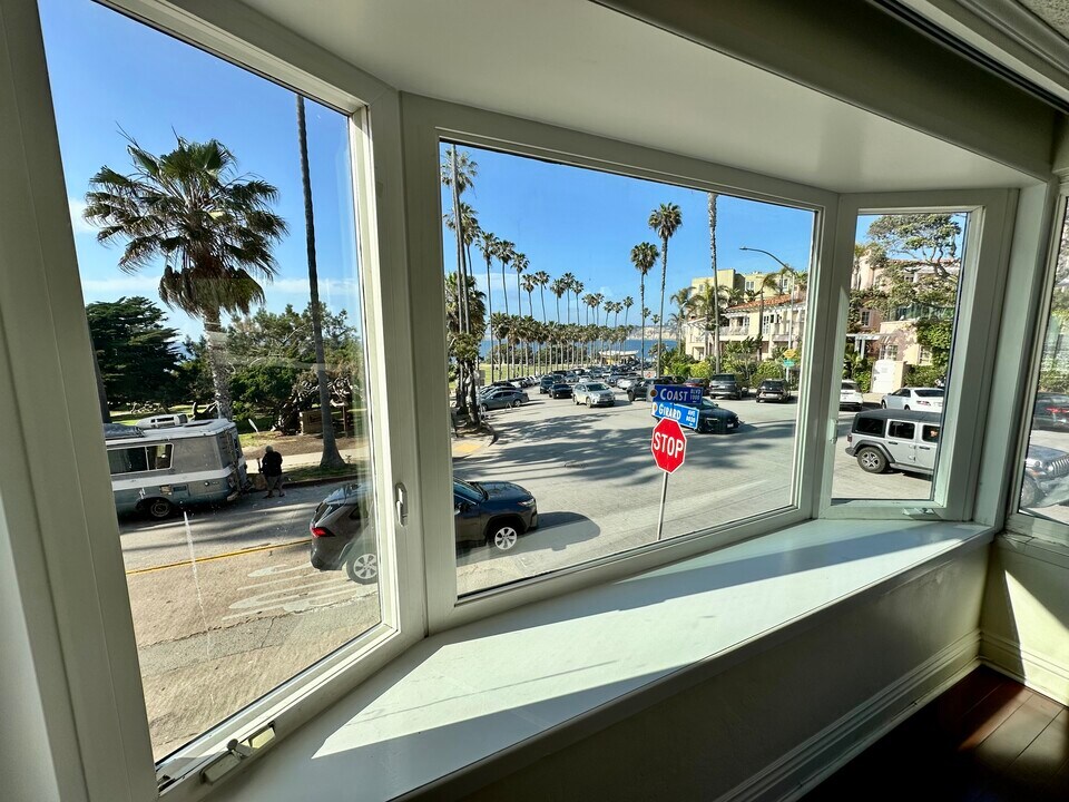 8040 Girard Ave, Unit #5 in La Jolla, CA - Building Photo