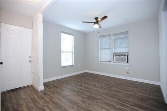 5917-1-5912 Sherman St in Houston, TX - Building Photo - Building Photo