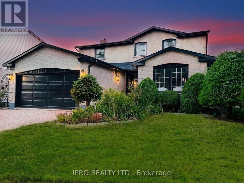 36 Bing Crescent in Hamilton, ON - Building Photo