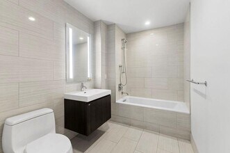 131-03 40th Rd in Queens, NY - Building Photo - Building Photo