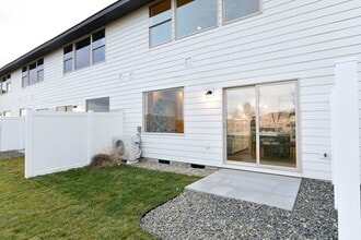 925 N Elm Ave in Pasco, WA - Building Photo - Building Photo