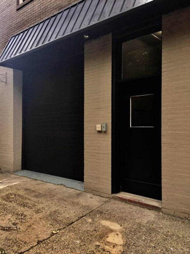 414 E Lincoln Ave in Mc Donald, PA - Foto de edificio - Building Photo