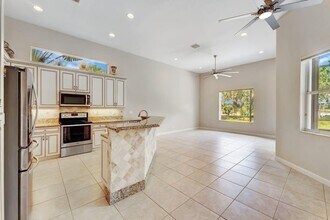 8345 Pine Ln in Royal Palm Beach, FL - Foto de edificio - Building Photo