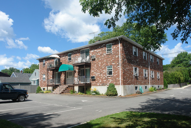 8 Broadway Ave in Ipswich, MA - Foto de edificio - Building Photo