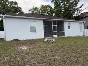 704 Grand Canyon Dr in Valrico, FL - Foto de edificio - Building Photo