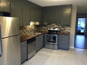 1608 Windsong Ct in Winston-Salem, NC - Building Photo - Building Photo