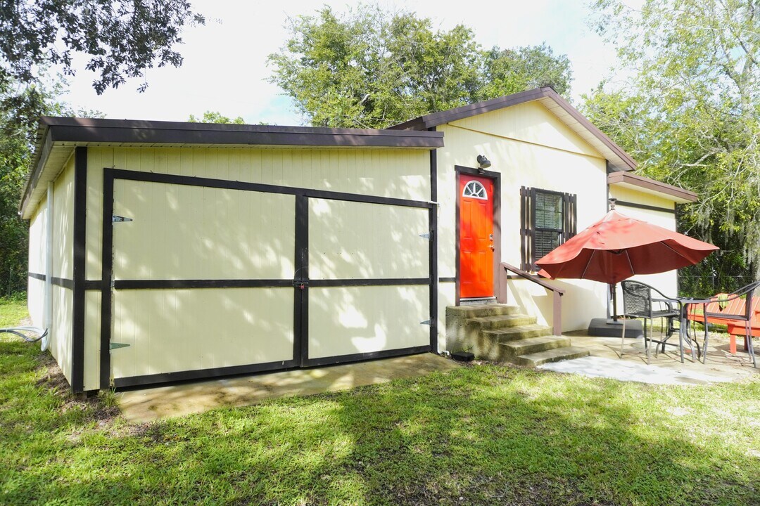 1420 Carol Lee St in Daytona Beach, FL - Building Photo