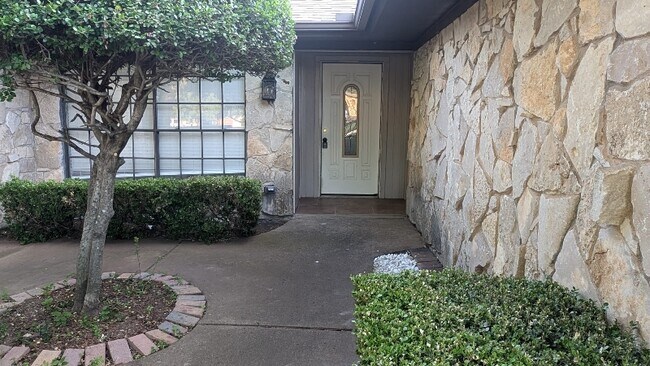 9821 Bancroft Dr in Benbrook, TX - Building Photo - Building Photo