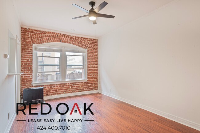 200 S Kenmore Ave in Los Angeles, CA - Building Photo - Building Photo