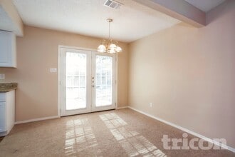 12558 Chalmette St in Houston, TX - Foto de edificio - Building Photo