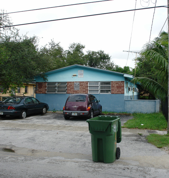 115-121 NW 70th St in Miami, FL - Building Photo - Building Photo