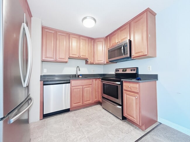 73 Nicholas Rd in Framingham, MA - Building Photo - Building Photo