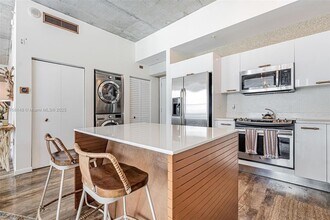 133 NE 2nd Ave, Unit 1208 in Miami, FL - Building Photo - Building Photo