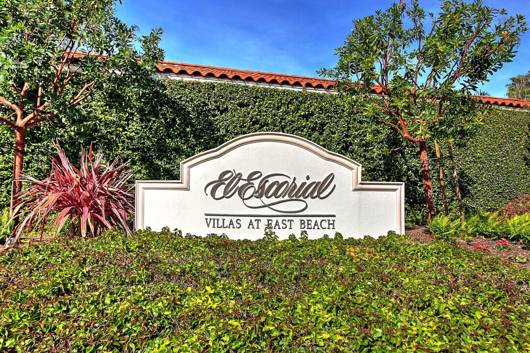 402 Por La Mar Cir in Santa Barbara, CA - Building Photo