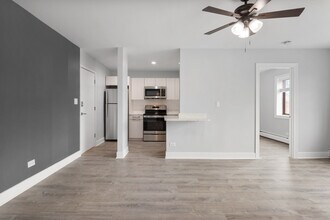 6826 N Ridge Blvd in Chicago, IL - Building Photo - Building Photo