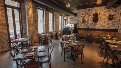1329 W Chicago Ave in Chicago, IL - Building Photo - Interior Photo