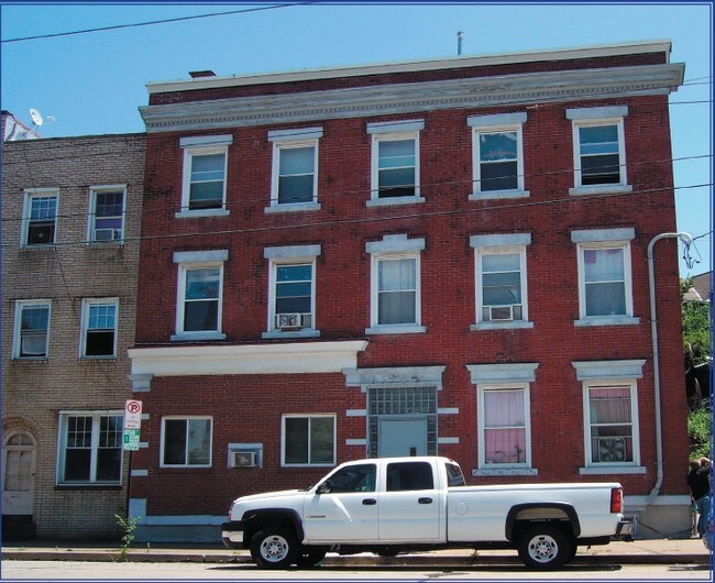 1701 Broadway Ave in Pittsburgh, PA - Building Photo - Building Photo