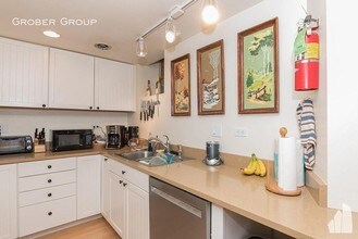 1427 N Hoyne Ave-Unit -1F in Chicago, IL - Building Photo - Building Photo