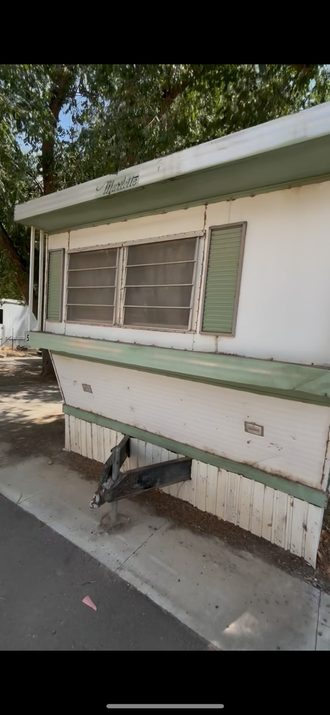 property at 951 N Auburn Ave