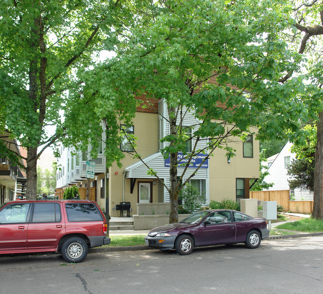 Steelhead Townhouses in Eugene, OR - Building Photo - Building Photo