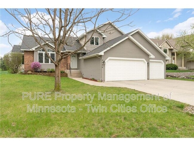 9994 Dunberry Cir in Eden Prairie, MN - Building Photo - Building Photo