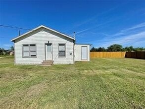 310 E Texas St in Brazoria, TX - Building Photo - Building Photo