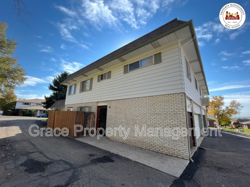 9867 Orangewood Dr in Thornton, CO - Building Photo