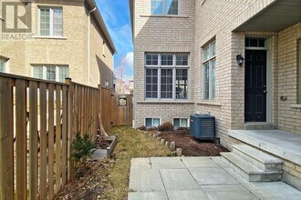 90 Braebrook Dr in Whitby, ON - Building Photo - Building Photo