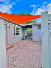 1614 NE 7th St, Unit Full 2 Bedroom Unit in Fort Lauderdale, FL - Building Photo - Building Photo