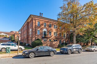 Canal Place Condo in Alexandria, VA - Building Photo