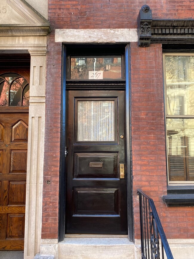 267 S 21st St, Unit 1 in Philadelphia, PA - Building Photo - Building Photo