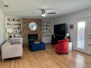 7476 Walling Ln in Dallas, TX - Building Photo - Building Photo