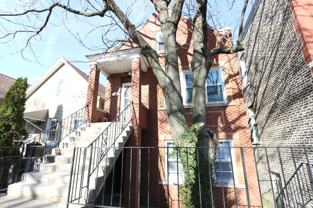 2312 W Cullerton St, Unit GRD in Chicago, IL - Building Photo