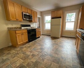 651 Main St in Branford, CT - Building Photo - Building Photo