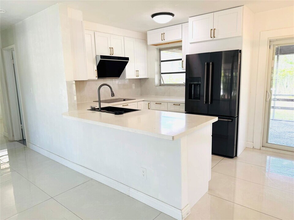 1521 NW 62nd Terrace in Margate, FL - Building Photo