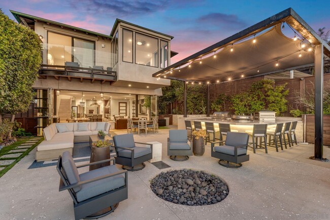 282 Neptune Ave in Encinitas, CA - Foto de edificio - Building Photo