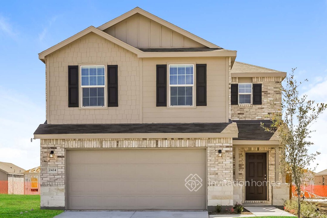 2424 Arbutus Dr in Forney, TX - Foto de edificio