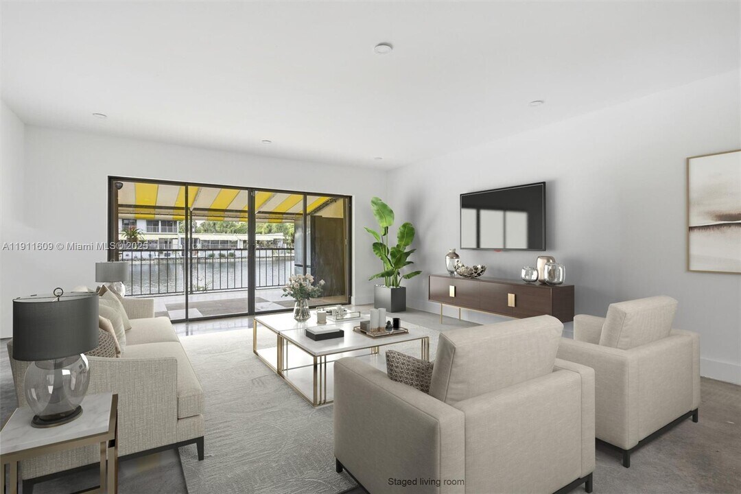 16380 Briar Patch Pl in Miami Lakes, FL - Foto de edificio