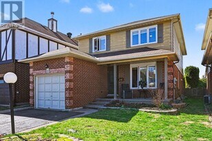 117 Beechfern Dr in Ottawa, ON - Building Photo