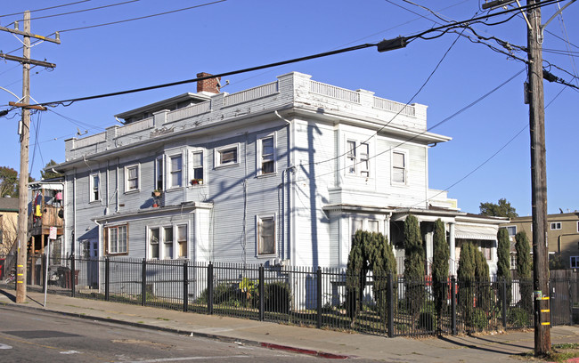 5000 Melrose Ave in Oakland, CA - Foto de edificio - Building Photo