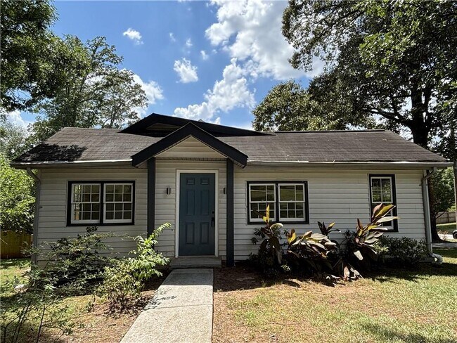 property at 2469 Glynn Dr SE