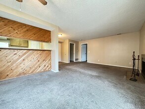 12504 E Cornell Ave in Aurora, CO - Foto de edificio - Building Photo