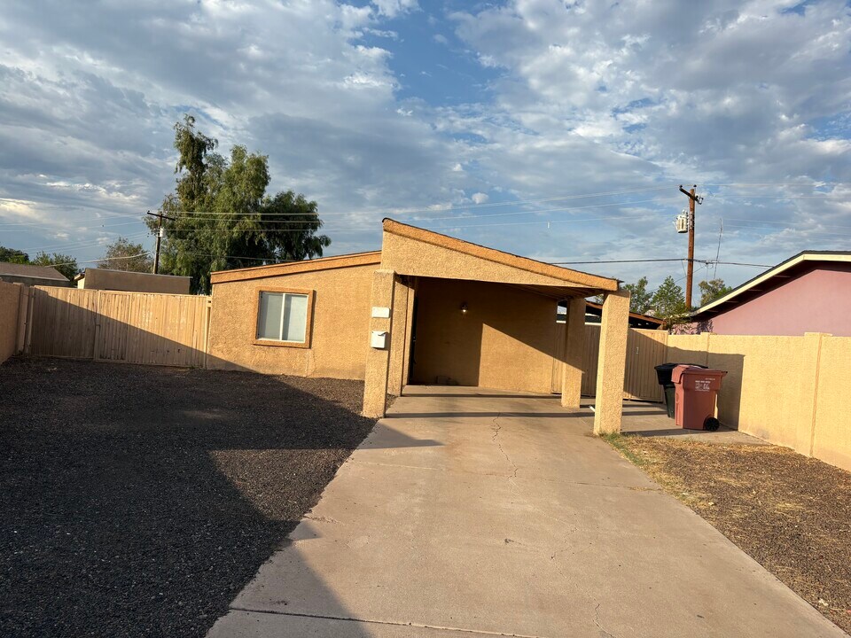 7728 E McKinley St in Scottsdale, AZ - Foto de edificio